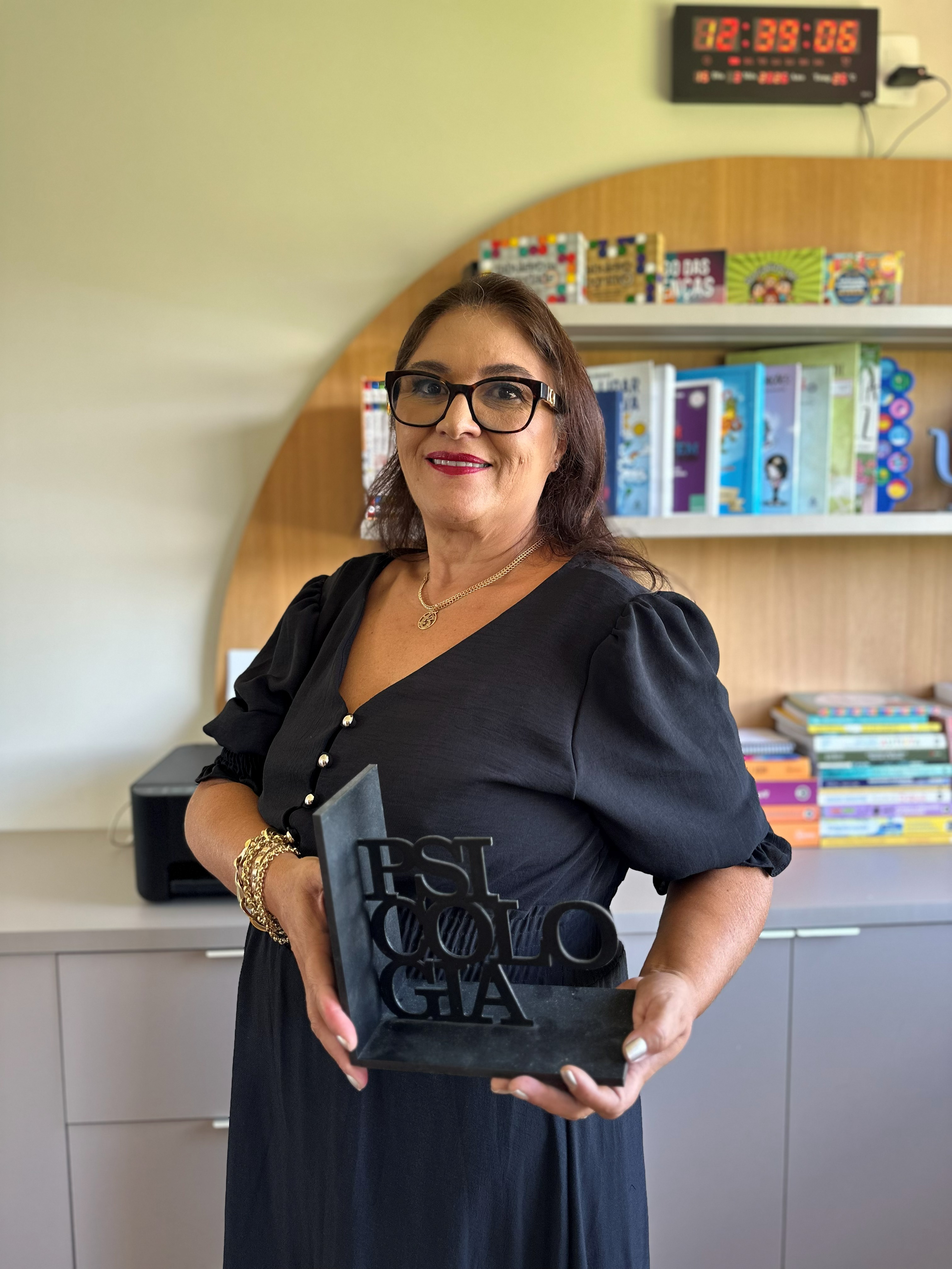 Elza Maria Gonçalves Lobosque em atendimento